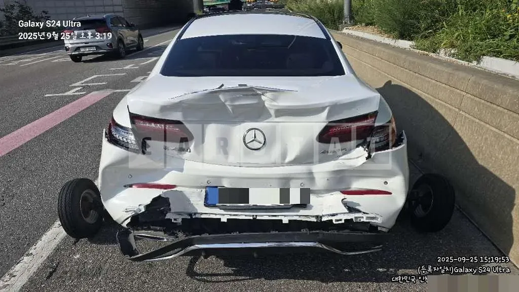 Photo 2 of 24: 2023 Mercedes-Benz E450 4Matic Coupe — Korean insurance auction