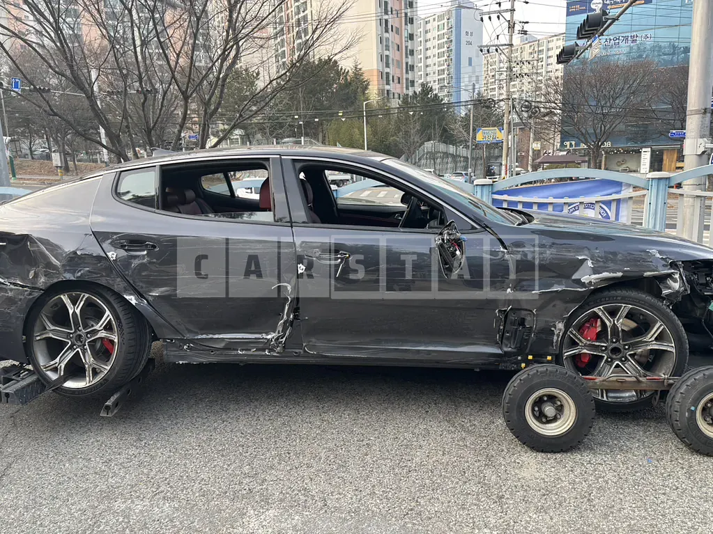 Photo 2 of 5: 2018 Kia Stinger 3.3 — Korean insurance auction