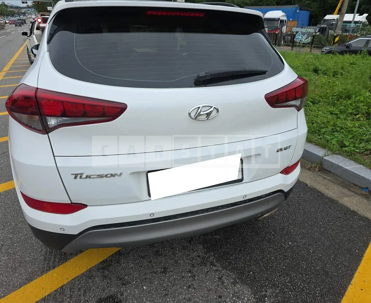 Photo 2 of 9: 2017 Hyundai Tucson, VIN KMHJ3815GHU319815 — Korean insurance auction