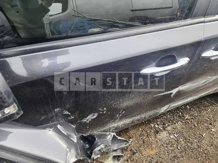 Photo 2 of 14: 2015 Kia Carnivals — Korean insurance auction