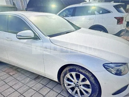 Photo 2 of 13: 2017 Mercedes-Benz E220 d — Korean insurance auction