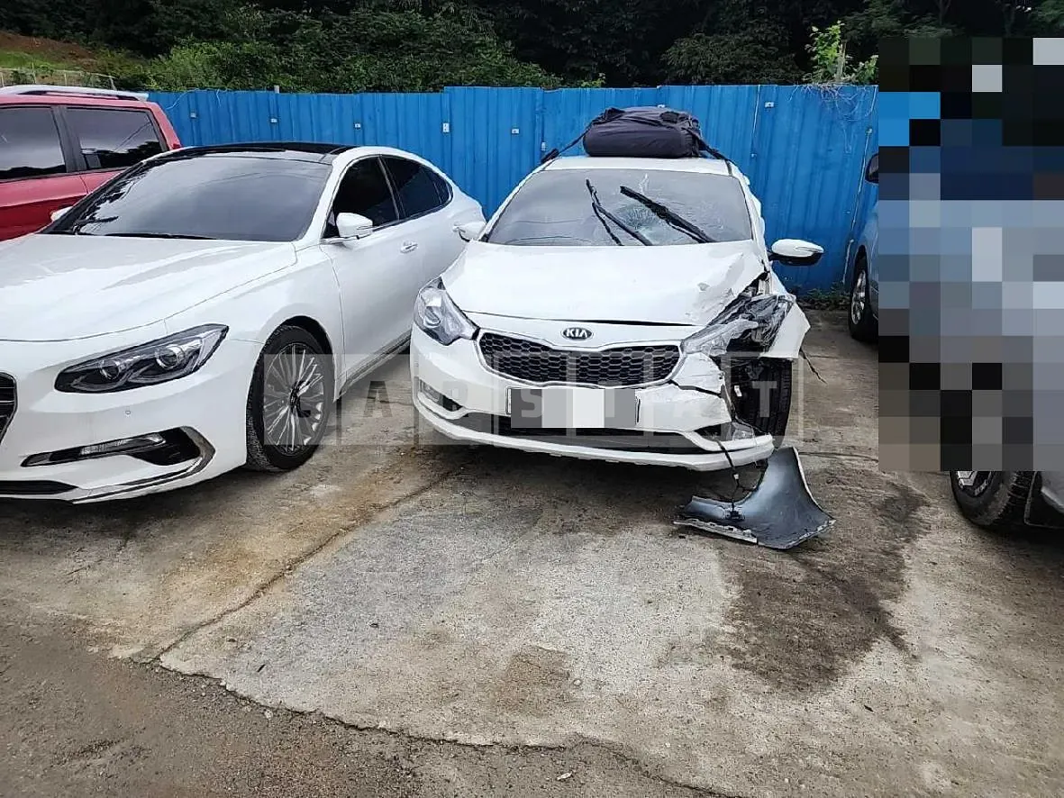 Photo 2 of 28: 2015 Kia K3 1.6, VIN KNAFK41BBFA415078 — Korean insurance auction
