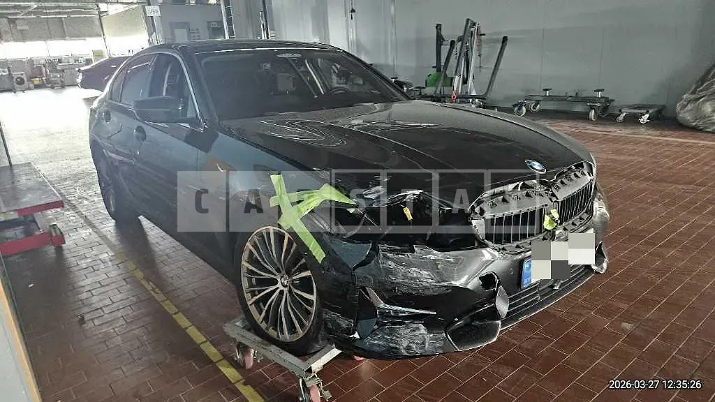 Photo 2 of 39: 2021 BMW 320i — Korean insurance auction