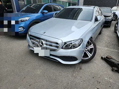 Photo 1 of 50: 2019 Mercedes-Benz E300, VIN WDDZF4JB3KA631194 — Korean insurance auction