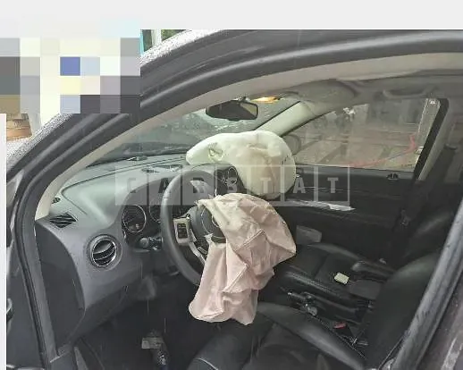 Photo 2 of 5: 2017 Jeep Zip Compass — Korean insurance auction