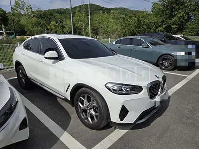 Photo 1 of 6: 2022 BMW X4 xDrive20i — Korean insurance auction