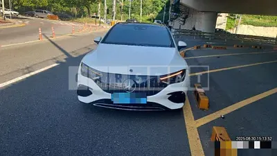 Photo 1 of 18: 2022 Mercedes-Benz EQE350 — Korean insurance auction