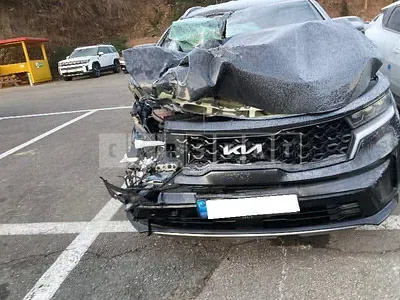 Photo 1 of 35: 2023 Kia Sorento, VIN KNARH81BHPA228464 — Korean insurance auction