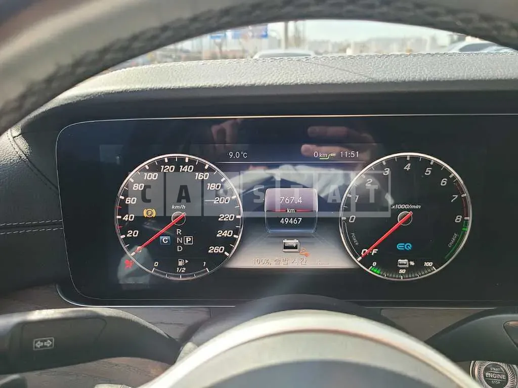 Photo 2 of 37: 2019 Mercedes-Benz E300 e, VIN WDDZF5DBXKA670477 — Korean insurance auction