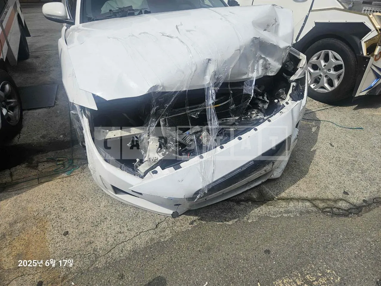 Photo 2 of 8: 2017 Jaguar XE 2.0d, VIN SAJAB4BN7GA922625 — Korean insurance auction