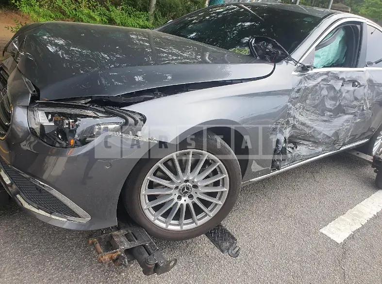 Photo 2 of 32: 2023 Mercedes-Benz E250 — Korean insurance auction