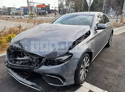 Photo 1 of 29: 2020 Mercedes-Benz E220 d 4Matic, VIN WDDZF0FB1LA752857 — Korean insurance auction