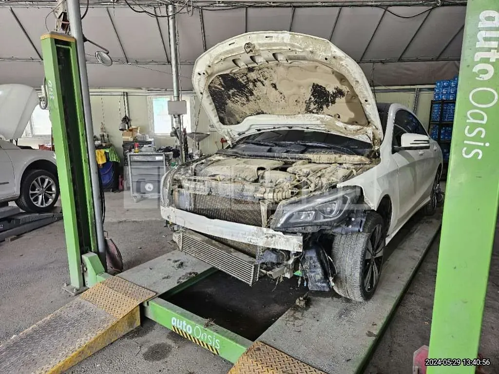 Photo 2 of 19: 2018 Mercedes-Benz CLA250 4Matic — Korean insurance auction
