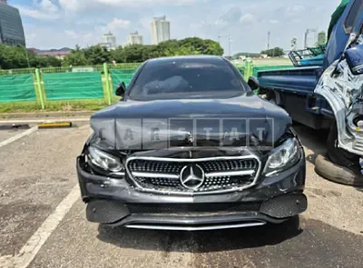 Photo 1 of 15: 2020 Mercedes-Benz E220d — Korean insurance auction