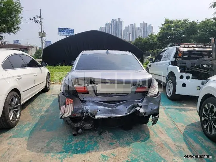 Photo 2 of 23: 2015 BMW 730Ld, VIN WBAYG4105FD832436 — Korean insurance auction