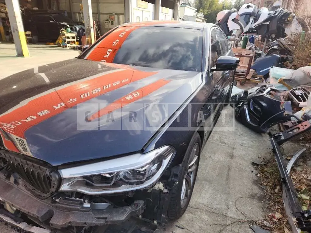 Photo 2 of 5: 2018 BMW 520d, VIN WBAJC3102JWB79944 — Korean insurance auction