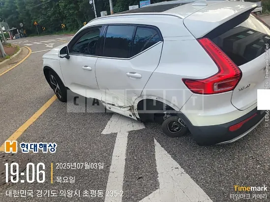 Photo 2 of 17: 2024 Volvo XC40 B4 AWD — Korean insurance auction