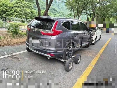 Photo 1 of 28: 2019 Honda CR-V 4WD — Korean insurance auction