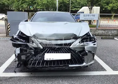 Photo 1 of 10: 2023 Lexus ES300h, VIN JTHBA1C1XP2018597 — Korean insurance auction