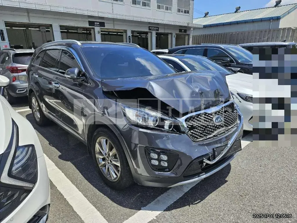 Photo 2 of 10: 2017 Kia Sorento R — Korean insurance auction