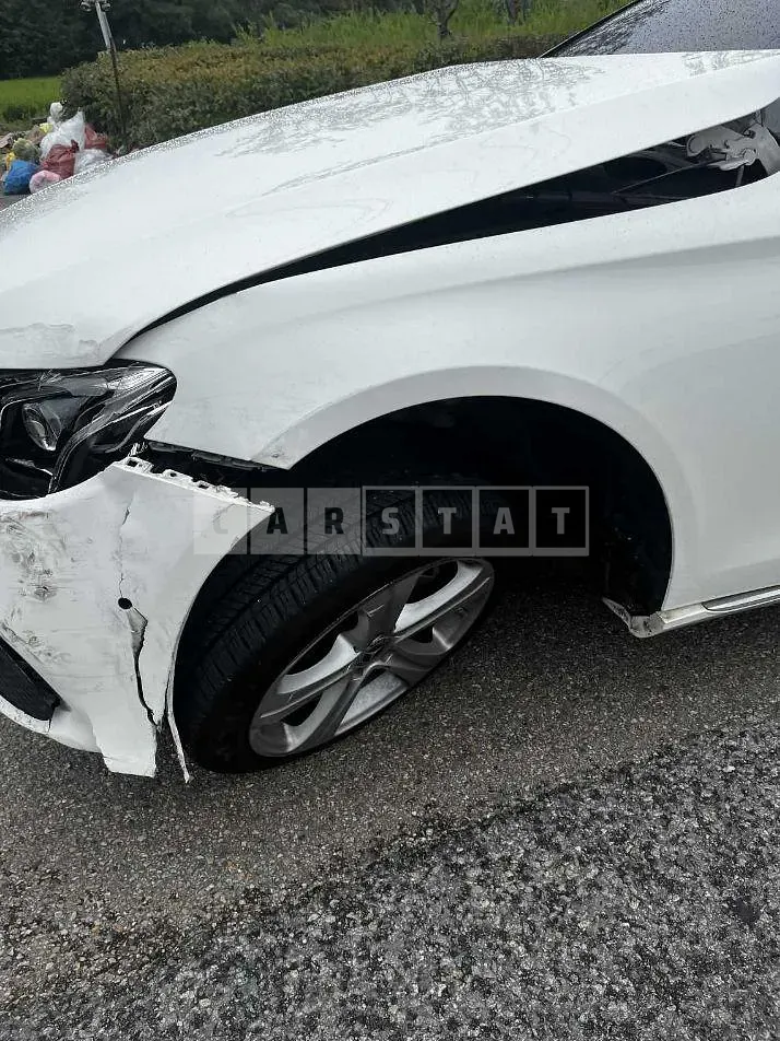 Photo 2 of 16: 2018 Mercedes-Benz E220 d — Korean insurance auction