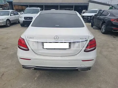Photo 2 of 7: 2019 Mercedes-Benz E300 4Matic, VIN WDDZF4KB0KA619292 — Korean insurance auction
