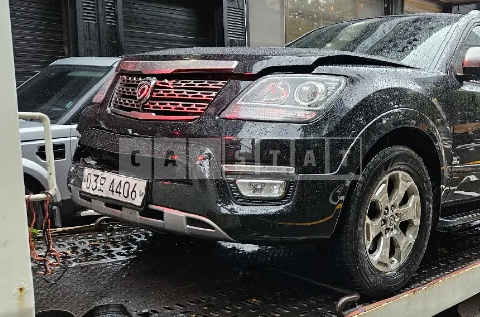 Photo 2 of 18: 2018 Kia Mojave, VIN KNAKM814DJA173935 — Korean insurance auction
