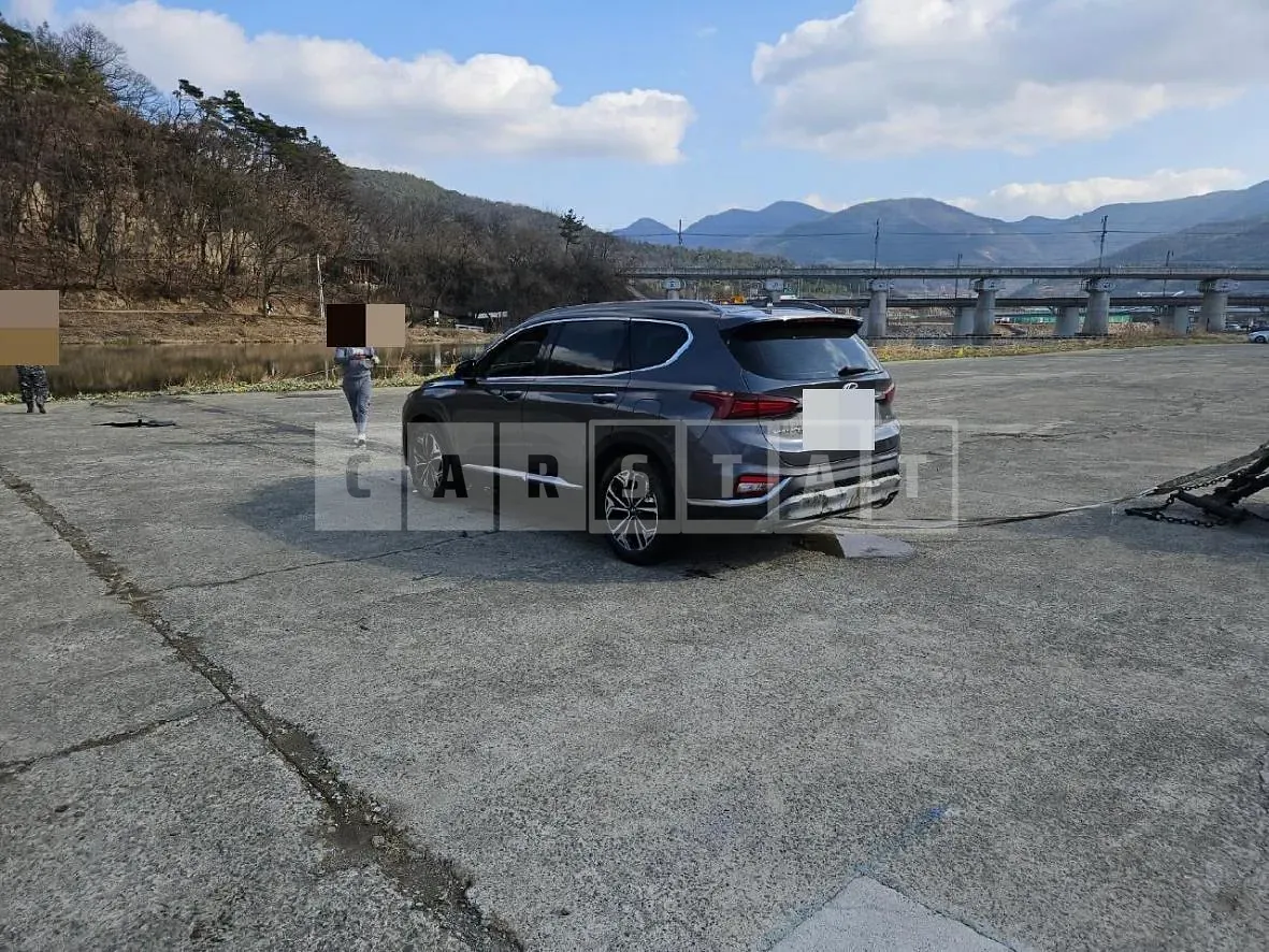 Photo 2 of 9: 2019 Hyundai Santa Fe TM, VIN KMHS381CBKU162381 — Korean insurance auction