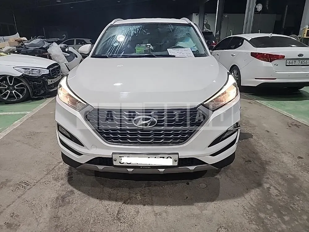 Photo 2 of 14: 2017 Hyundai Tucson, VIN KMHJ3815GHU380231 — Korean insurance auction