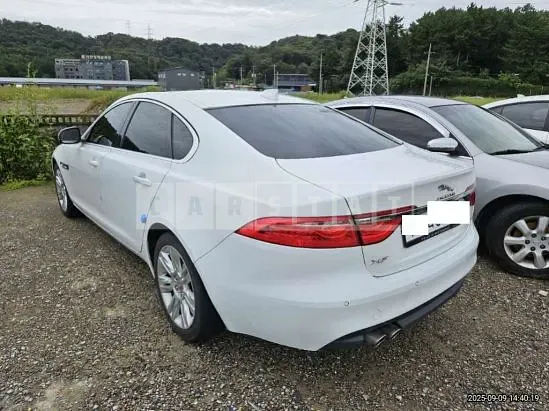 Photo 2 of 14: 2017 Jaguar XF 20d — Korean insurance auction