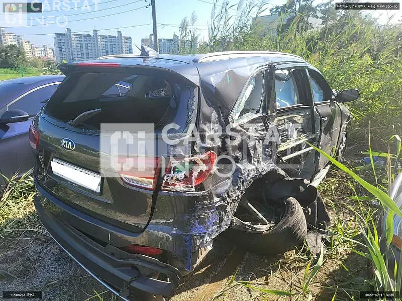 Photo 2 of 6: 2015 Kia Sorento, VIN KNAPH81BBGA171300 — Korean insurance auction