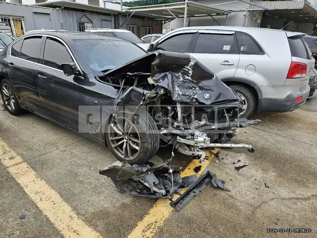 Photo 2 of 34: 2018 BMW 520d, VIN WBAJC3101JWB77750 — Korean insurance auction