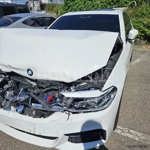 Photo 2 of 8: 2020 BMW 530e iPerformance M Sport — Korean insurance auction