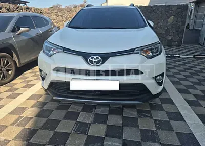 Photo 1 of 36: 2018 Toyota RAV4 2WD — Korean insurance auction