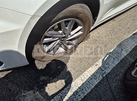Photo 2 of 9: 2019 Kia K5 — Korean insurance auction