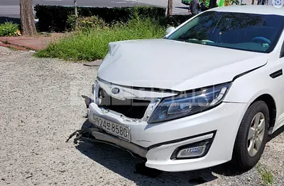 Photo 1 of 12: 2015 Kia K5, VIN KNAGN418BFA566452 — Korean insurance auction