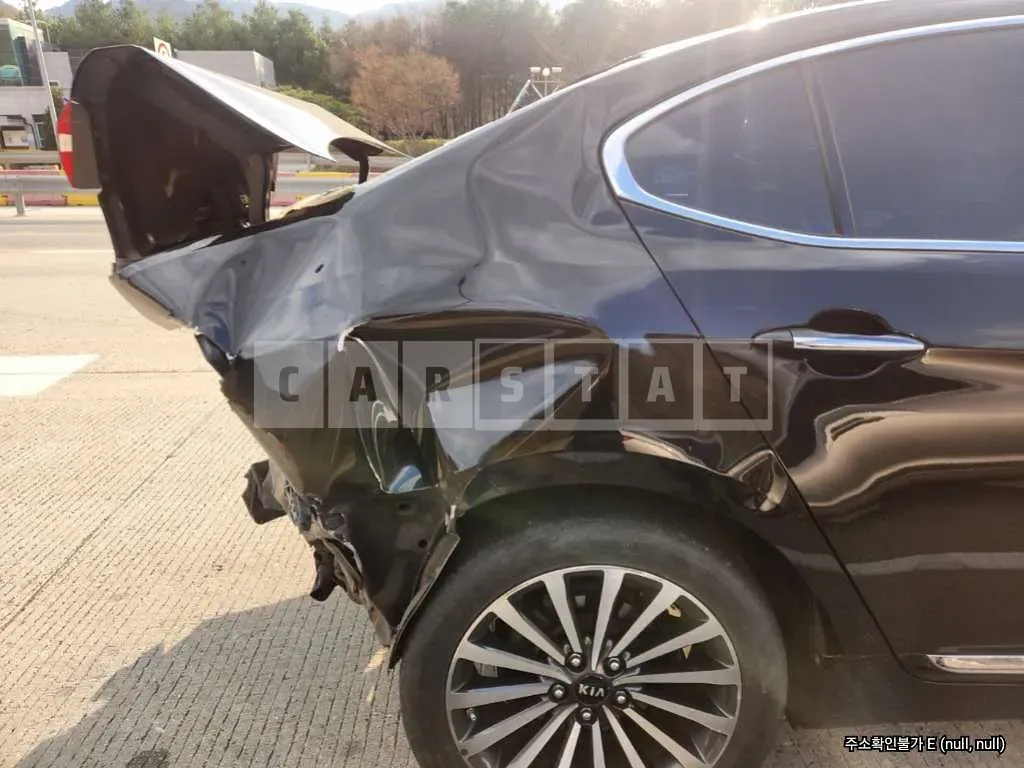 Photo 3 of 3: 2021 Kia K5 — Korean insurance auction