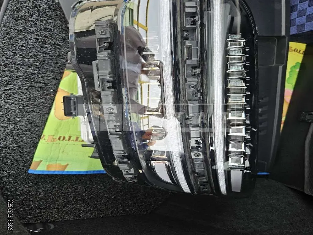 Photo 3 of 3: 2024 Genesis (parts) GV70 Headlamp — Korean insurance auction