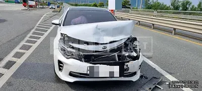 Photo 1 of 2: 2016 Kia K5 2.0, VIN KNAGX411BHA112872 — Korean insurance auction