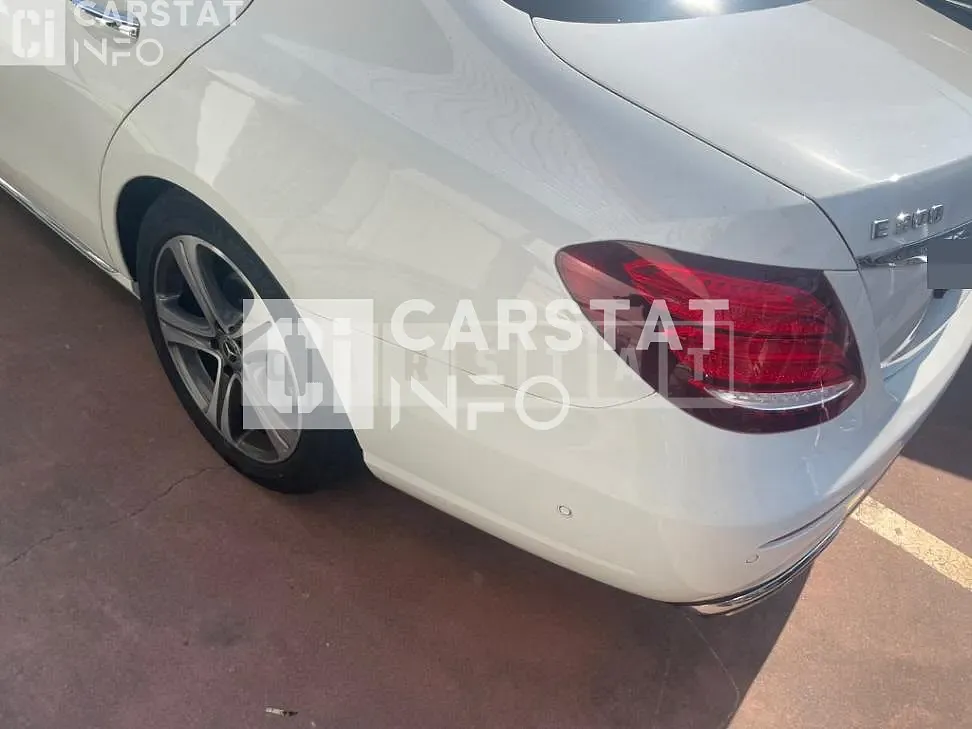 Photo 2 of 17: 2019 Mercedes-Benz E300, VIN WDDZF4JB9KA672509 — Korean insurance auction