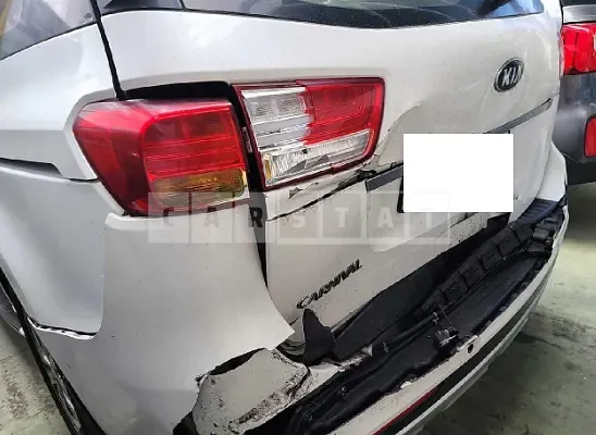 Photo 2 of 14: 2017 Kia Carnival, VIN KNAME81ABHS322183 — Korean insurance auction