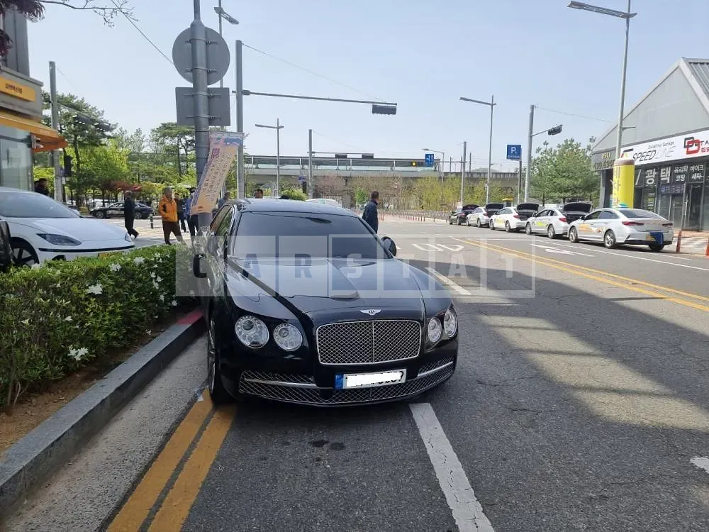 Photo 2 of 10: 2015 Bentley Flying Spur W12, VIN SCBEL53W0FC048232 — Korean insurance auction