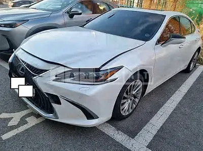 Photo 1 of 32: 2020 Lexus ES300h, VIN JTHB21B17L2081052 — Korean insurance auction