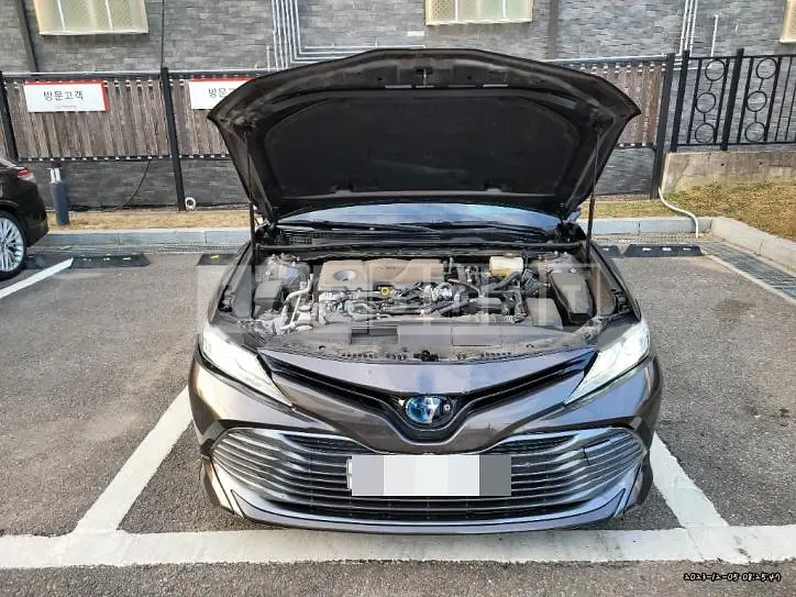 Photo 2 of 15: 2021 Toyota Camry Hybrid, VIN JTNBA1HK5M3002912 — Korean insurance auction