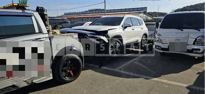 Photo 2 of 24: 2019 Hyundai Santa Fe TM Diesel 4WD, VIN KMHS281BDKU140692 — Korean insurance auction