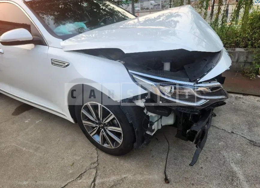 Photo 2 of 8: 2019 Kia K5 — Korean insurance auction
