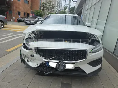 Photo 1 of 31: 2024 Volvo V60 Cross Country B5 AWD, VIN YV1ZZL128R1140913 — Korean insurance auction