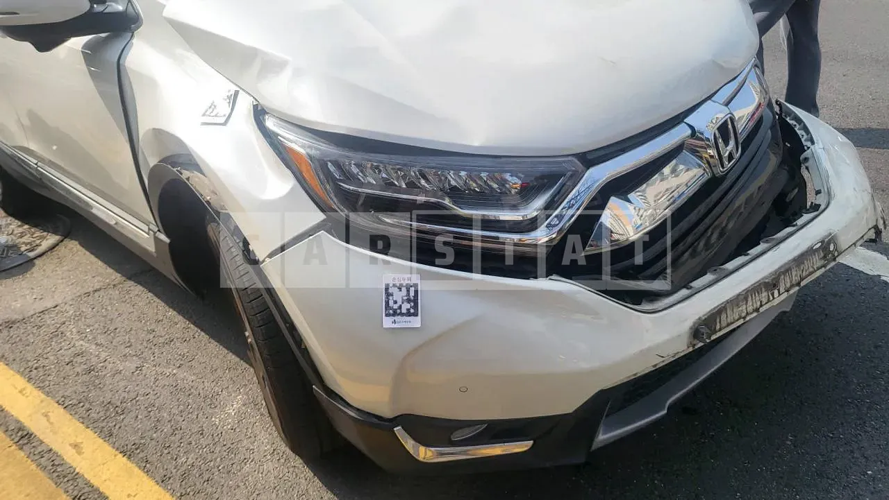 Photo 2 of 17: 2017 Honda CR-V 4WD, VIN 5J6RW2890HL521868 — Korean insurance auction