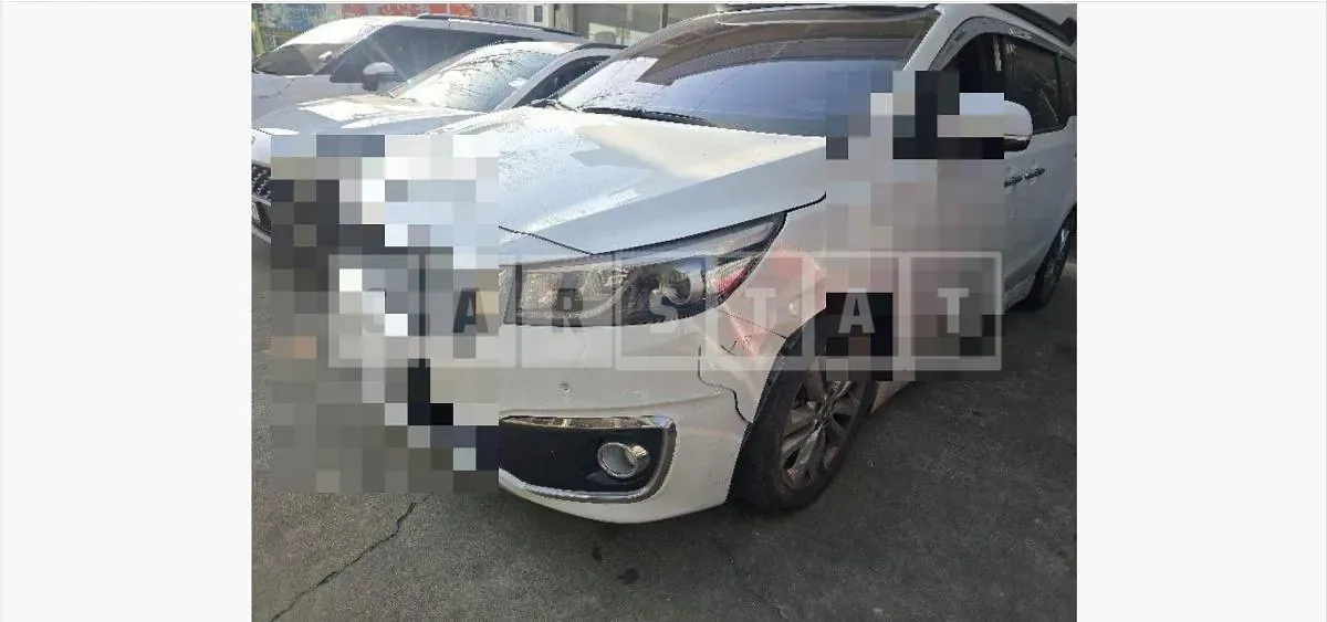 Photo 2 of 3: 2015 Kia (parts) Carnival L Headlamp — Korean insurance auction