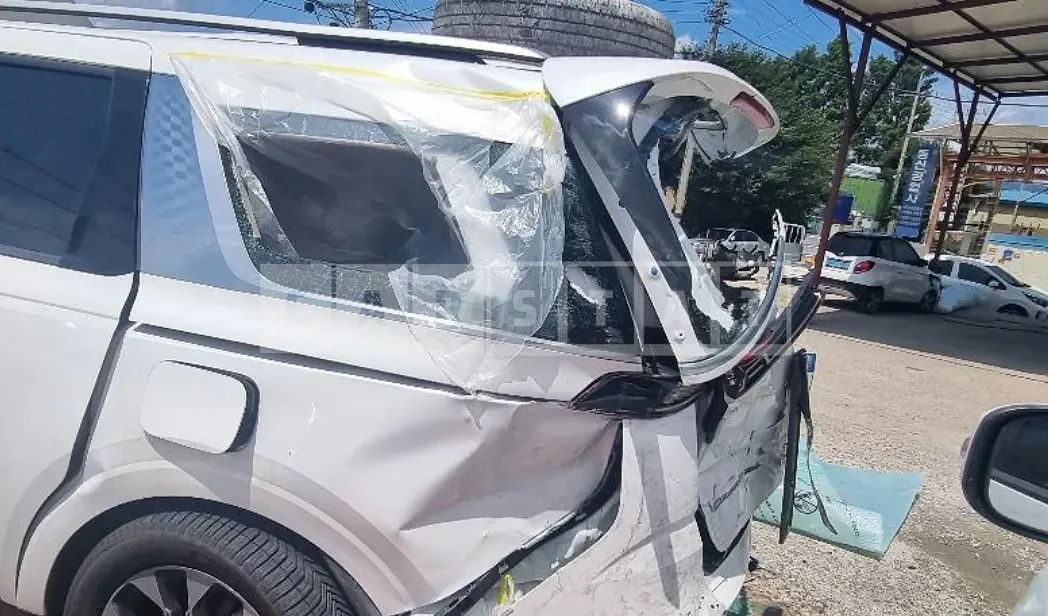 Photo 2 of 50: 2021 Kia Carnival, VIN KNANE81BBMS022169 — Korean insurance auction